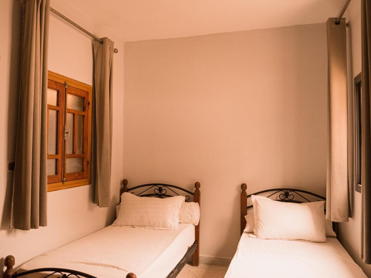 Santacruz Surf Camp Hostel Tamraght Kültér fotó